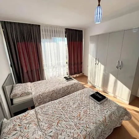 Scanderbeg Square 2br דירה