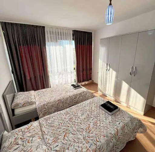 Scanderbeg Square 2br アパート